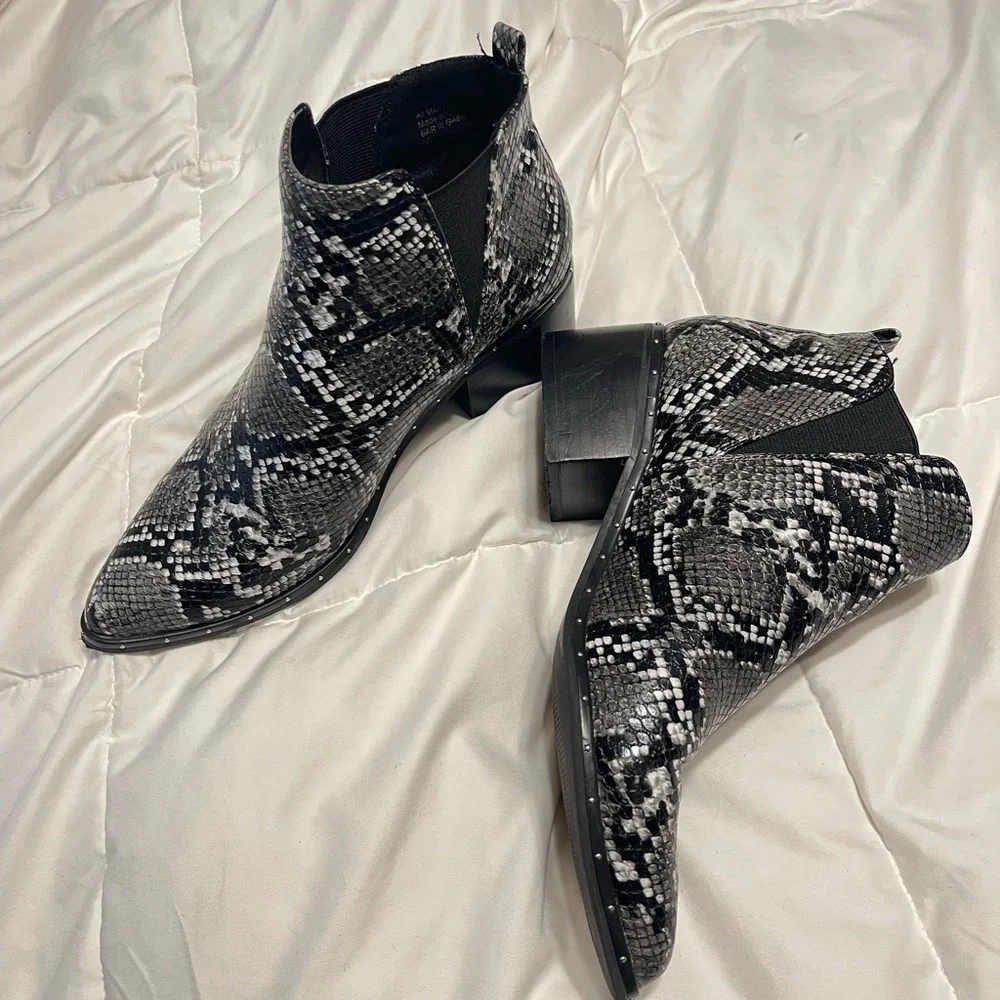 Faux Snake Skin (6m) Bar III Gabby Bootie - Picture 1 of 6